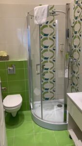 Apartment_Poppy_bathroom2