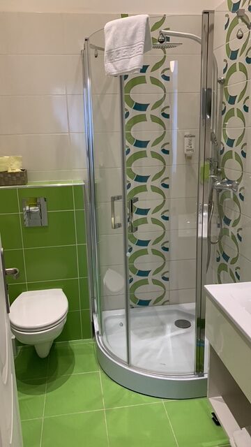 Apartment_Poppy_bathroom2