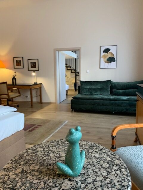 BirdontheWire_Livingroom