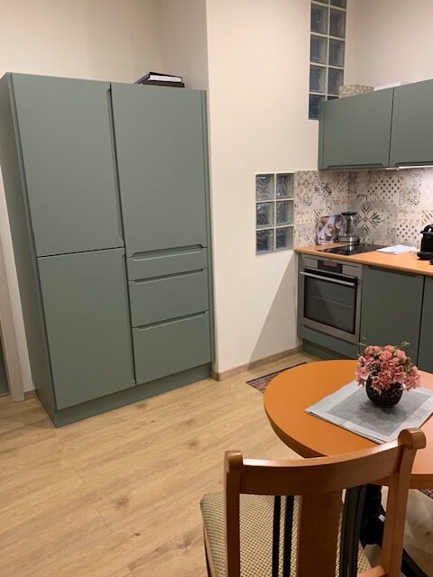 BirdontheWire_kitchen2