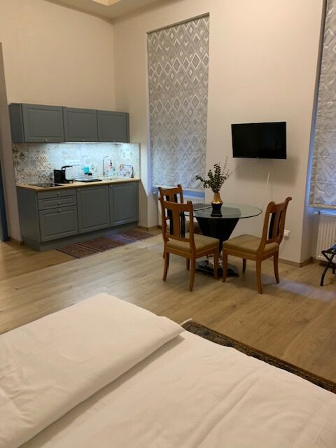 BirdontheWire_kitchen