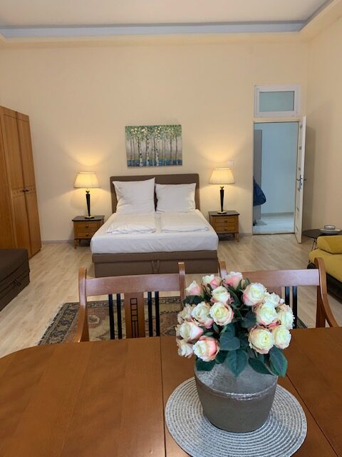 King-Kongs Luxury Cave bedroom6