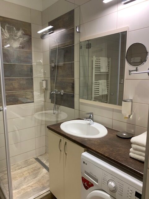 King-Kongs Luxury Cave bathroom2