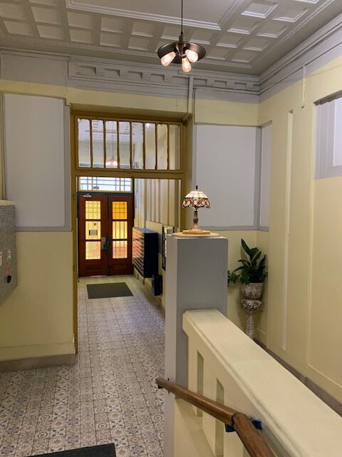 King-Kongs Luxury Cave entrance