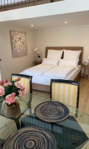 BirdOnTheWire_table_bed